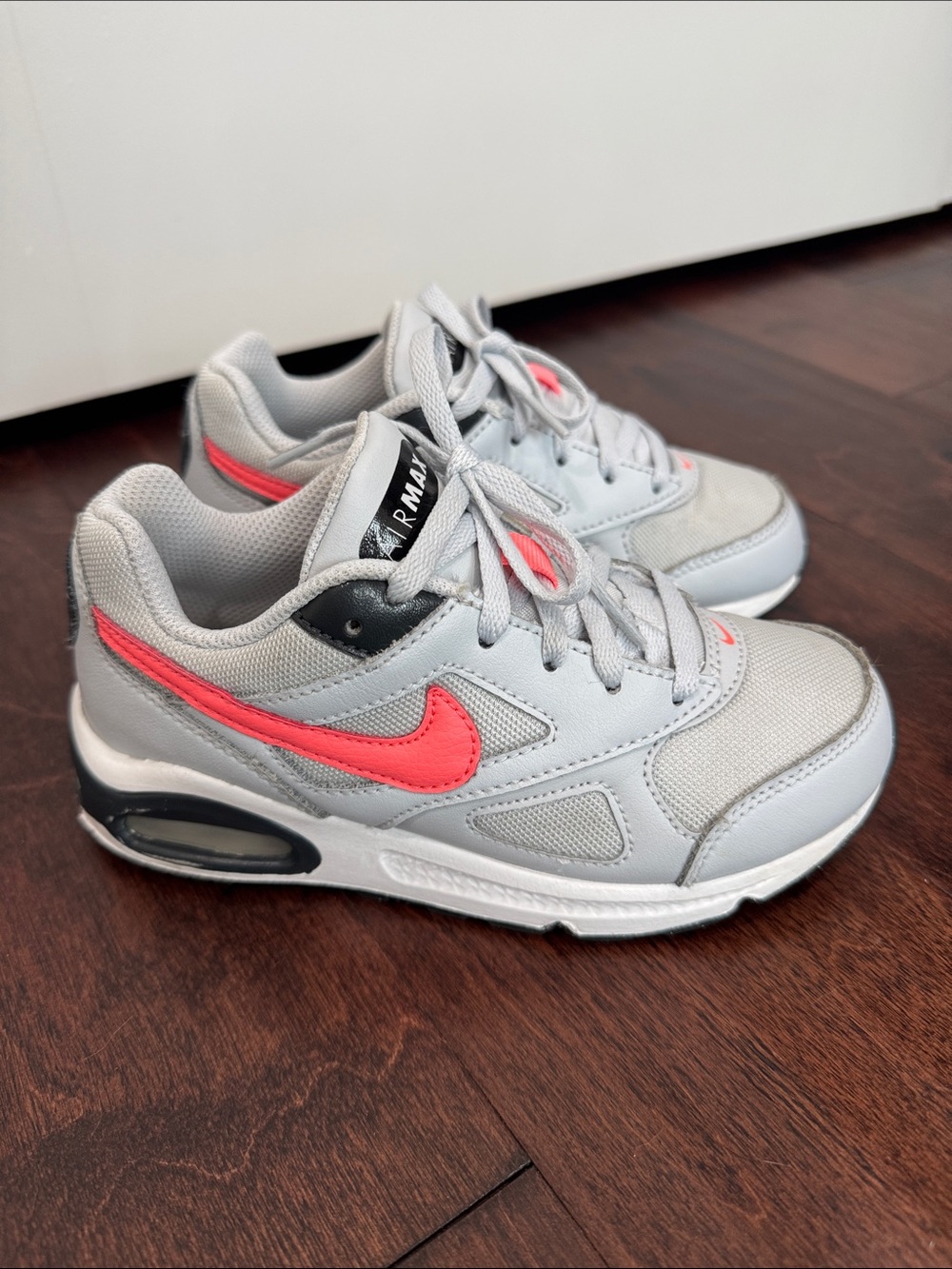 Nike Kids Light Grey Sneakers with Coral Pink Swoosh